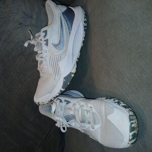 Nike Men's Athletic Shoes in White and Gray